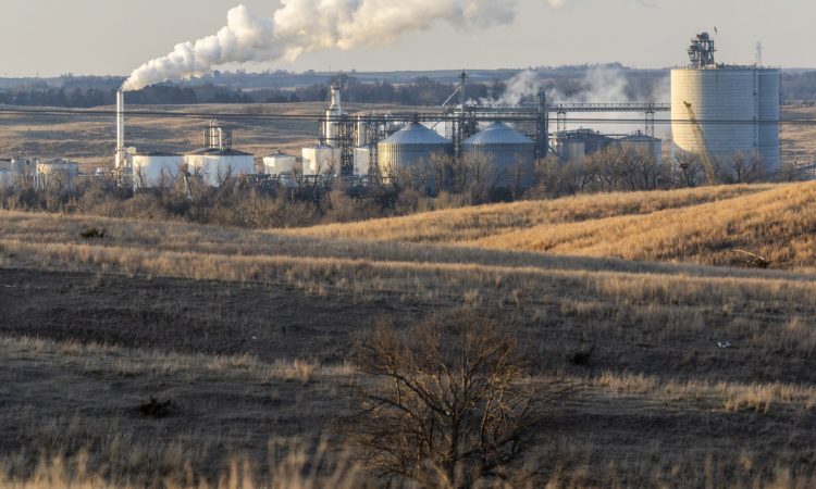 Amazon data center emitting carbon dioxide due to increased AI operations