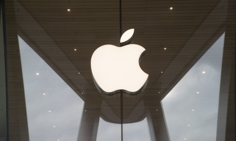 Top AI engineer leaves Apple for Meta in $15M deal amid escalating AI talent war