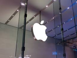 Illustration of Apple AI using synthetic and anonymized data to protect user privacy while developing innovative technology