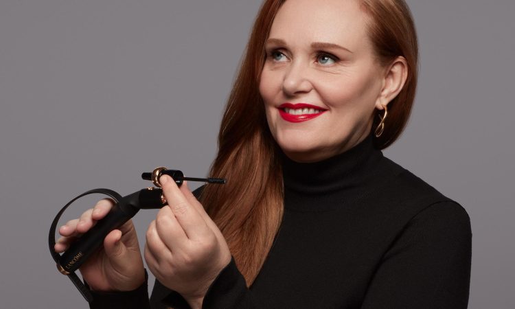 Illustration of AI assisting with daily tasks but staying out of personal life decisions