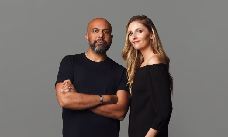 Imran Chaudhri presenting HP OmniBook 5 laptop battery life at Qualcomm Snapdragon Summit