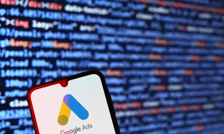Screenshot of Google AI search result showing scam support numbers