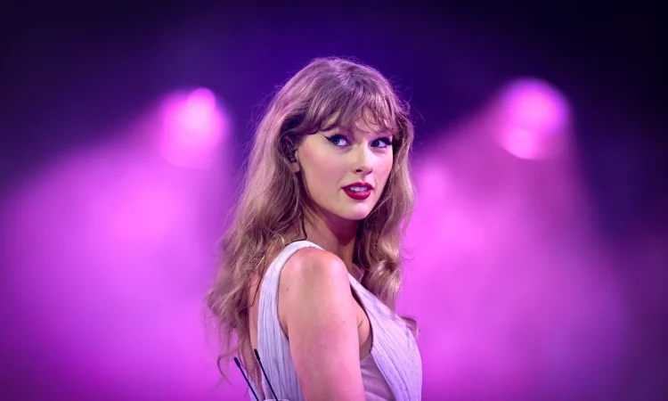 Taylor Swift accused of using AI in scavenger hunt videos